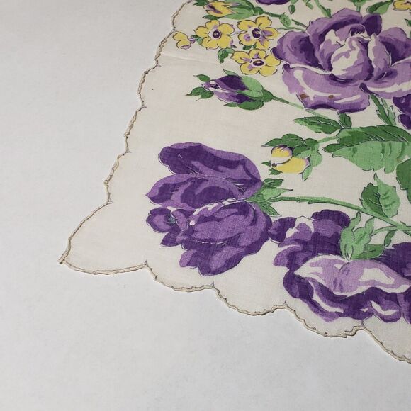 VTG HANKIE LG PURPLE FLOWERS GRAPHIC SCALLOPED EDGE POCKET SCARF BRIDAL WEDDING - Picture 4 of 12